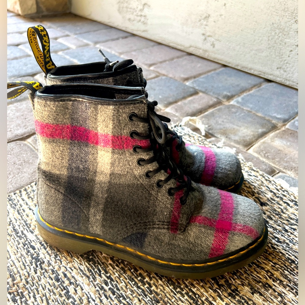 Dr Martens pink and grey wool plaid lace up combat boots size 9